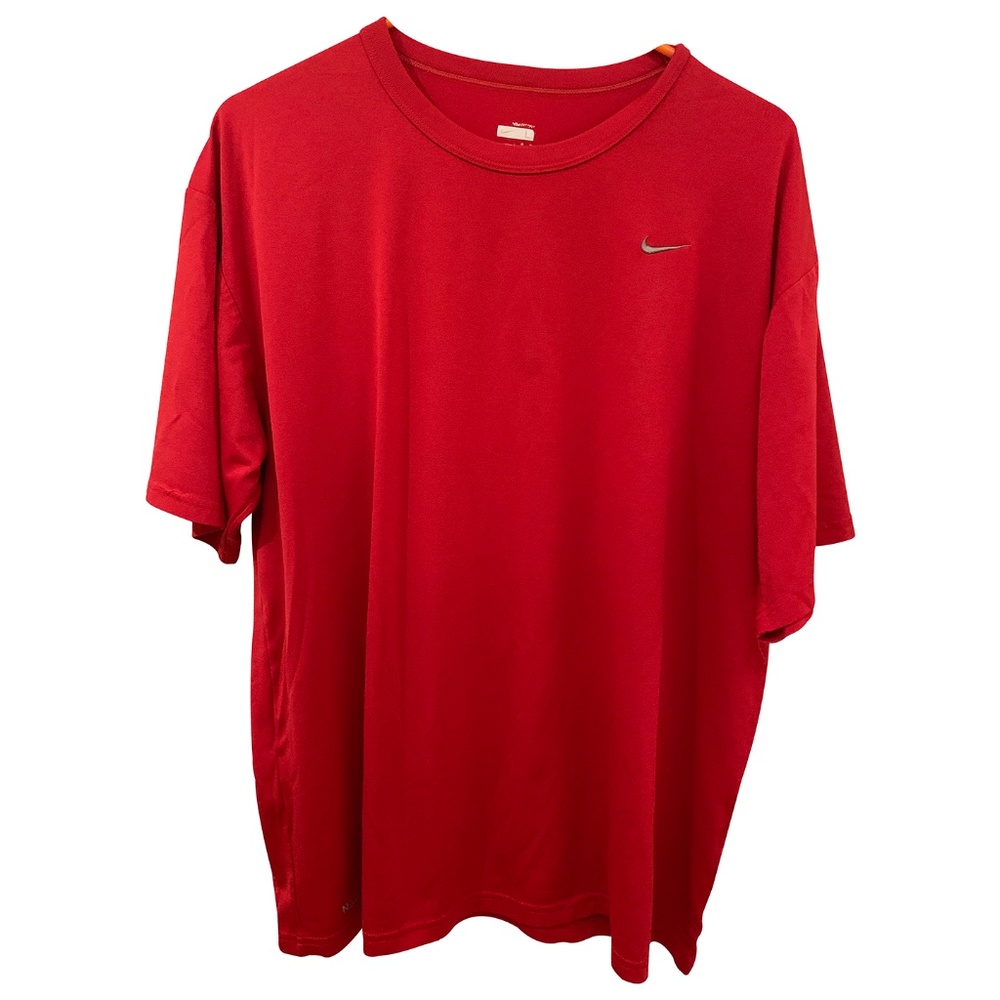 NIKE Men's Training T-shirt. NikeFIT